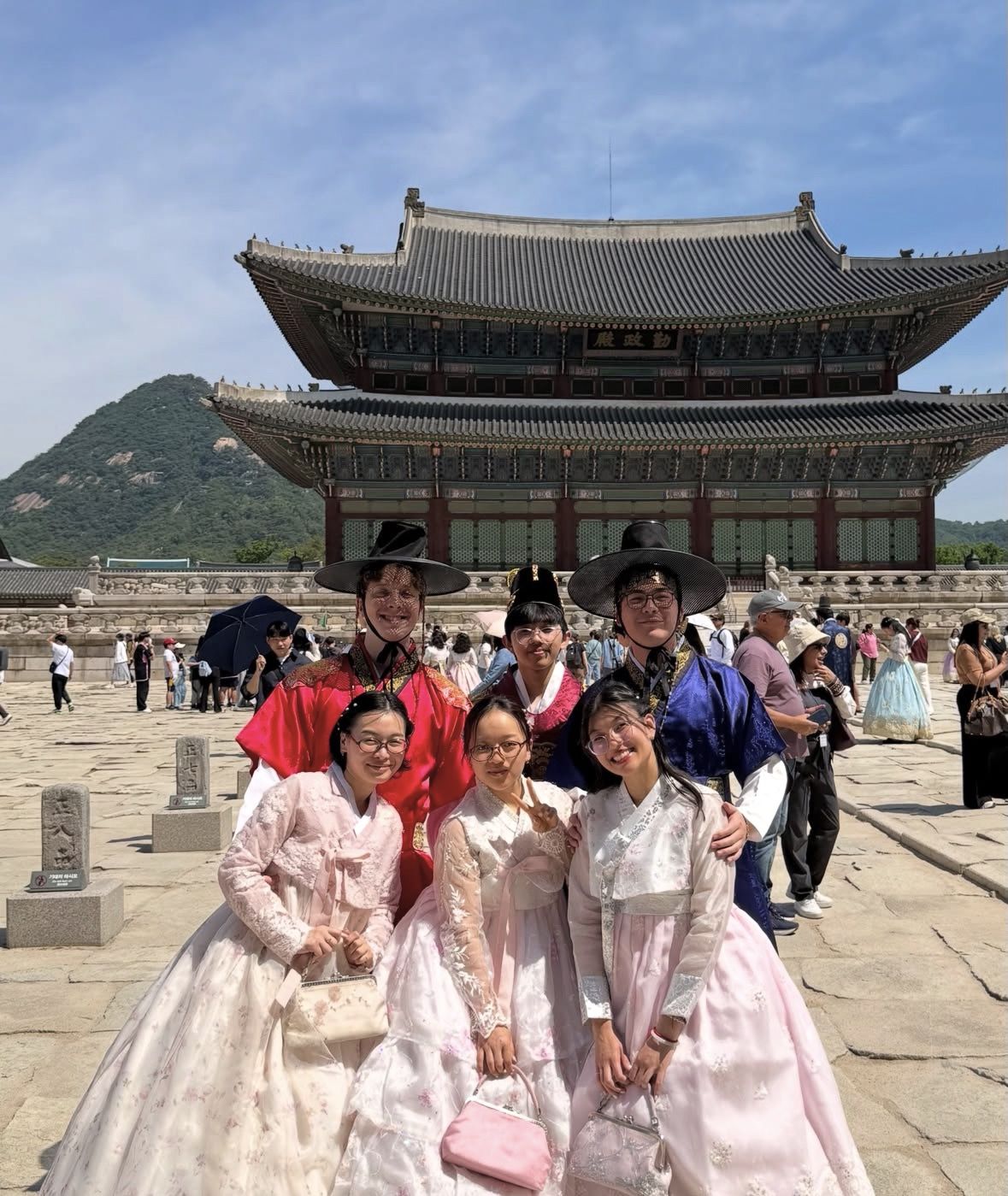 Seoul Gyeongbokgung Hanbok Photoshoot & Korean History Tour